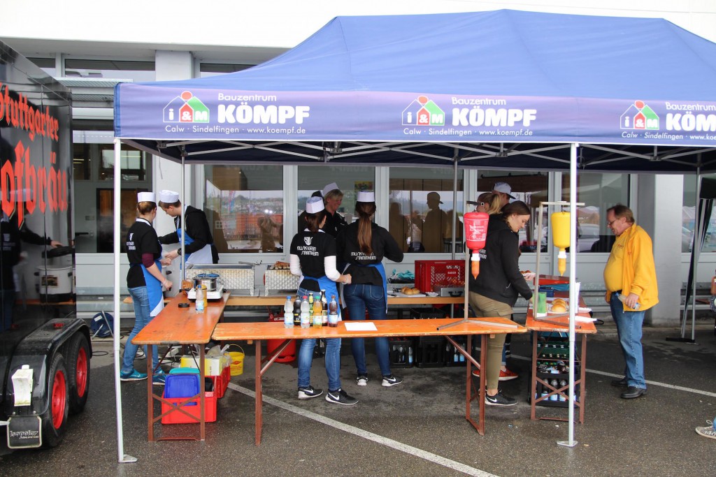 Unsere Jugend hat am Samstag die Besucher der Hausmesse des Bauzentrum Kömpf bewirtet.