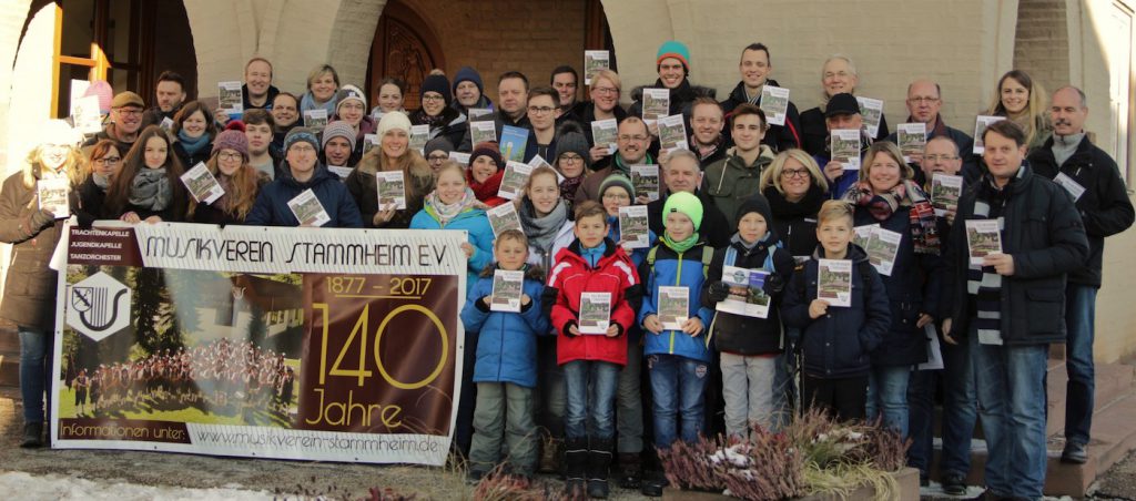 Verteilaktion des Musikverein Stammheim vor dem Rathaus